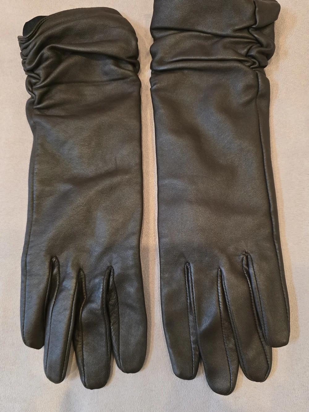 Classic Brown Leather Gloves. Medium. EUC.